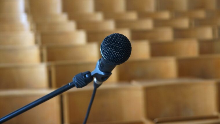 Lecture with microphone